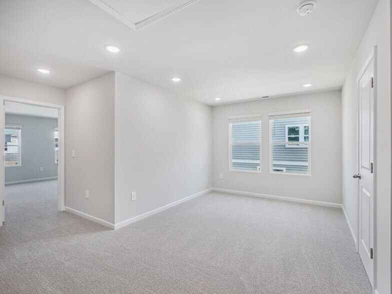 Building Photo - 702 Southland Dr