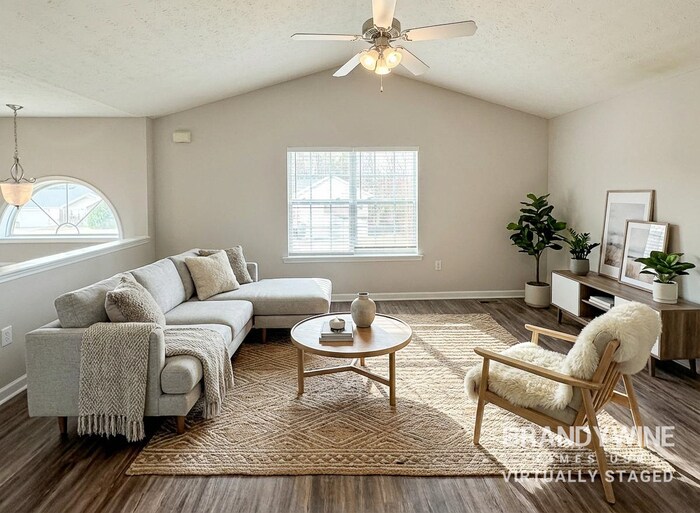 Building Photo - 581 Twin Oaks Ln