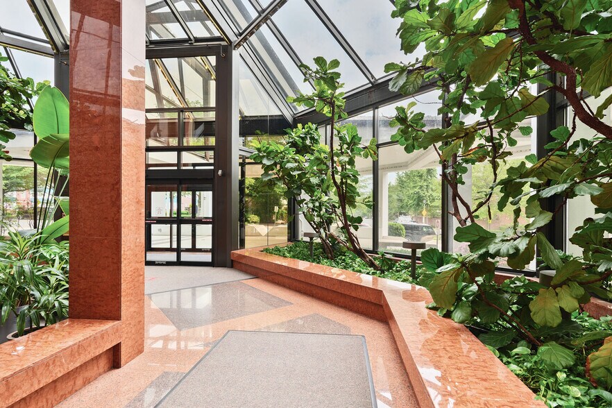 Building Photo - 1530 Key Blvd