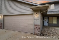 Building Photo - 3 Bedroom 2.5 Bath Townhome