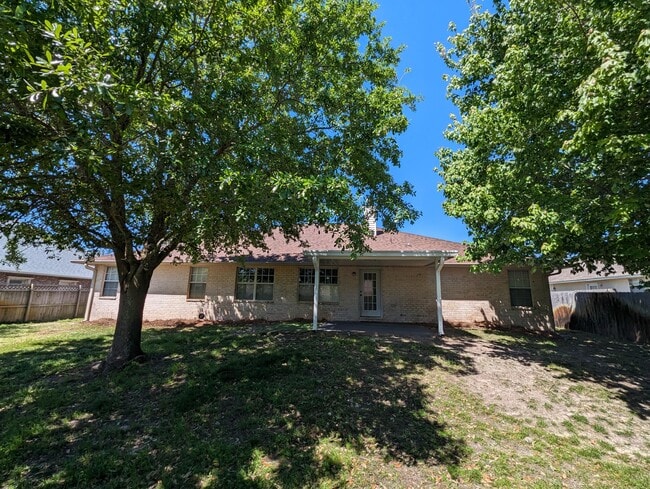 Building Photo - 1822 Brooke Beach Dr