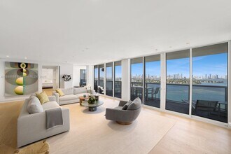 Building Photo - 1900 Sunset Harbour Dr