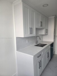 Building Photo - 1300 NE Miami Gardens Dr