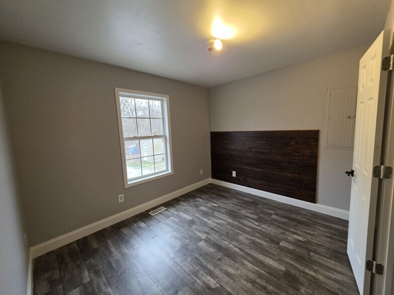 Building Photo - 615 5th Ave E