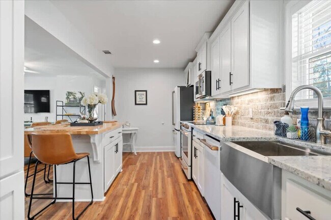 Building Photo - 655 Charlies Rd