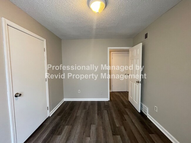 Building Photo - Charming 3 Bedroom Home!