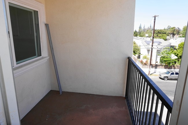 Building Photo - 9126 Langdon Ave