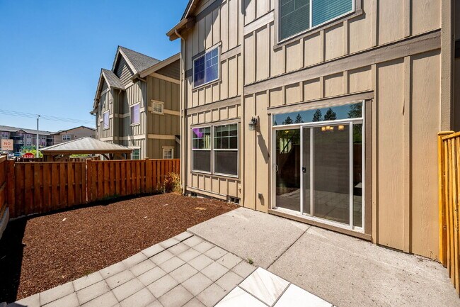Building Photo - 3BR/2.5BA Townhome in Larkspur — Old Mill, Downtown & Bachelor All Close By