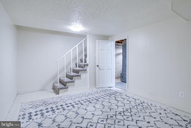Building Photo - 2719 Albemarle Dr