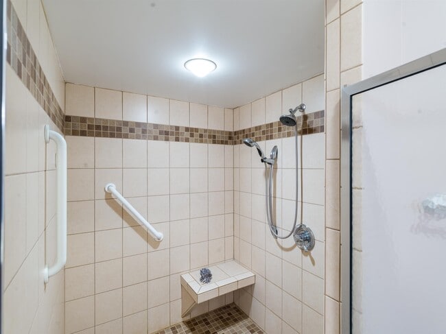 Building Photo - 2616 Greenport Dr