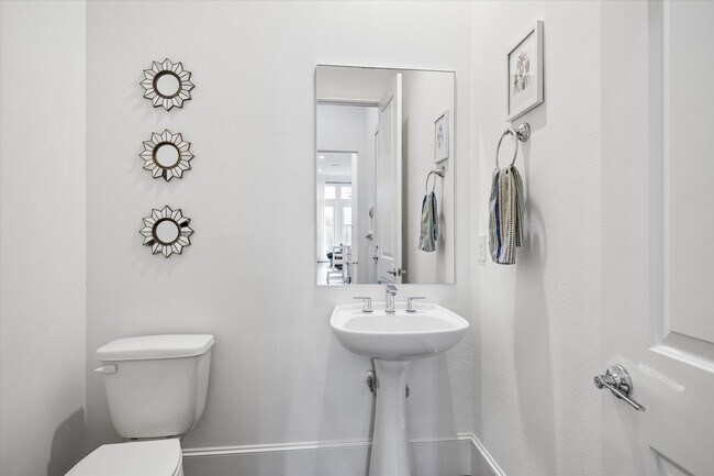 Building Photo - 3302 W 12th St