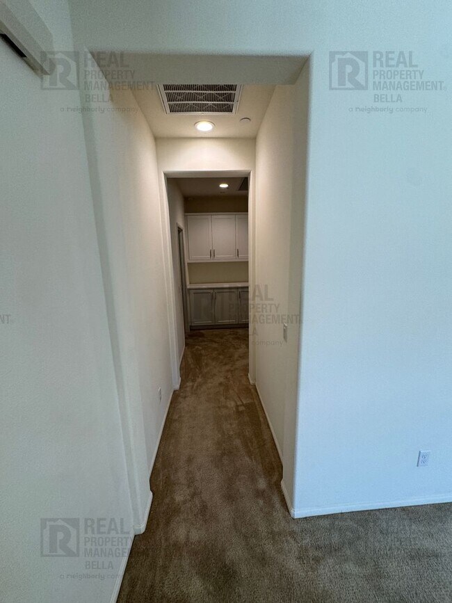 Building Photo - Single-Story Comfort & Style in Prime Heme...