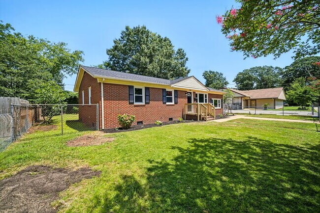 Building Photo - Recently Remodeled, Beautiful 3 Bedroom Home in Norfolk