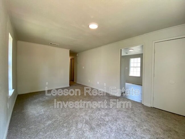 Building Photo - 537 Wyche St