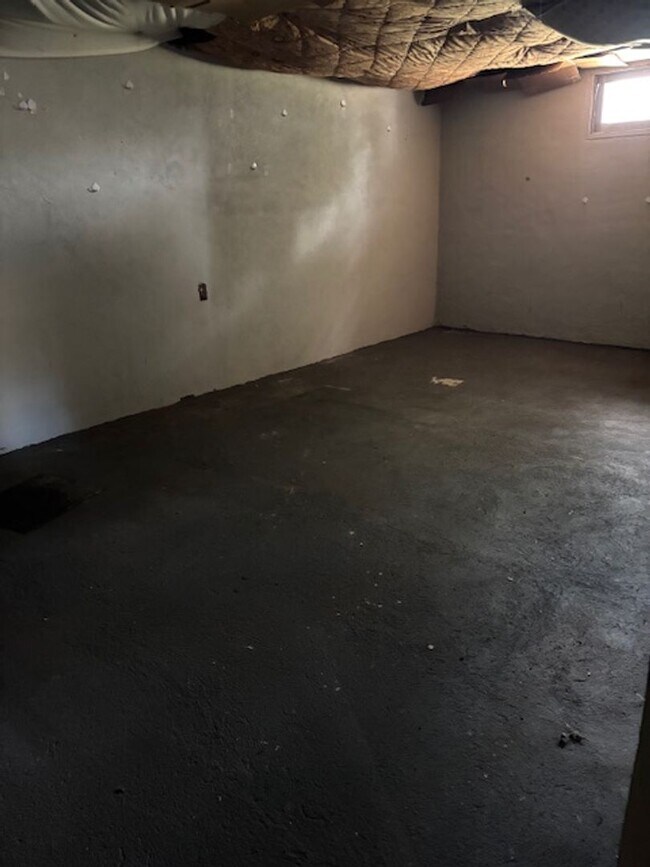 Building Photo - Move in Ready- $1495.00