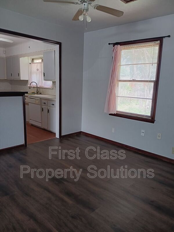 Building Photo - 2801 SW 51st St