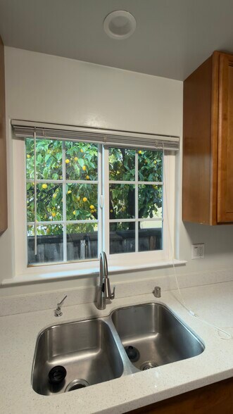 Building Photo - 424 S Frances St