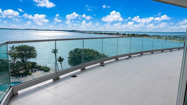 Building Photo - Southeast 25th Road, Miami, FL 33129 - 2 BR 2 BA condo