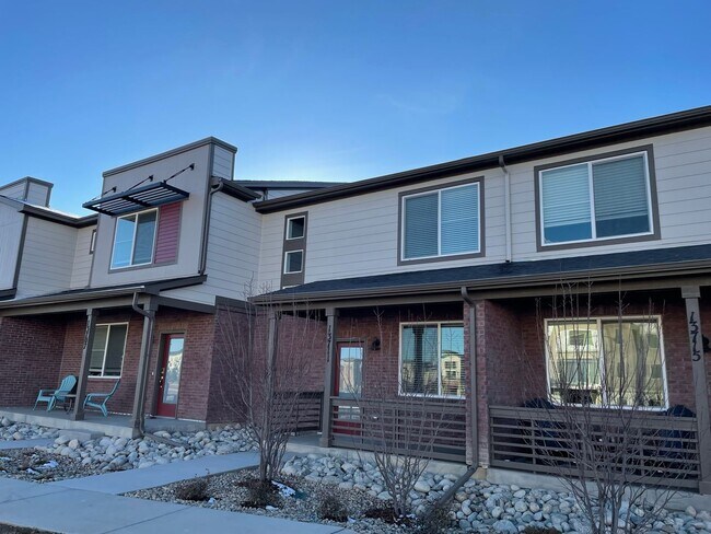 Building Photo - Updated 3 Bedroom Townhome Available July