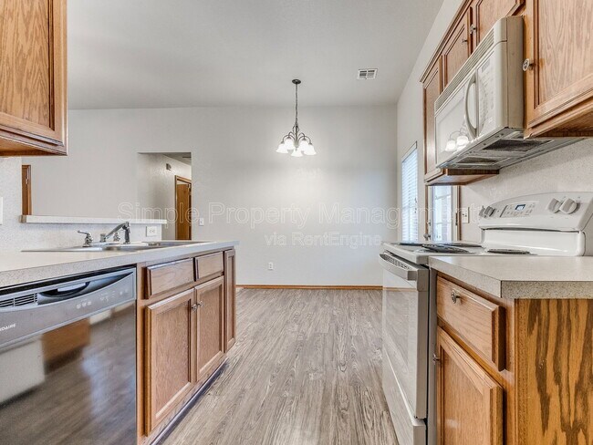 Building Photo - 3221 SW 103rd Pl