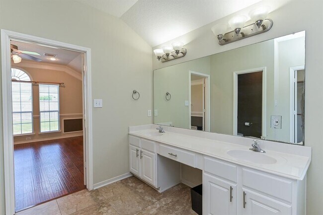 Building Photo - 7002 Bossut Dr