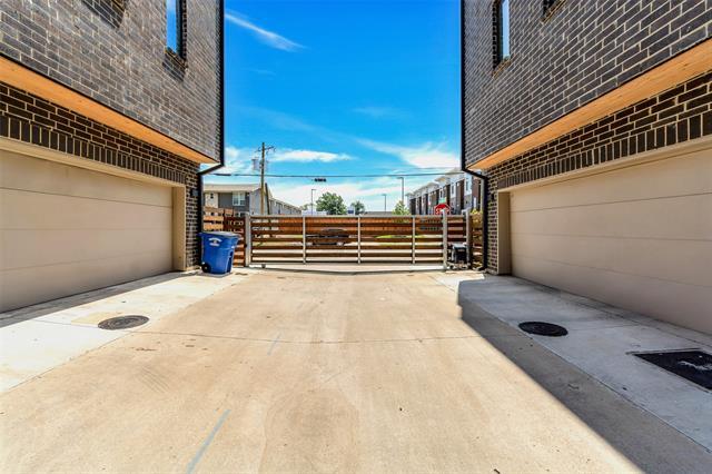 Building Photo - 1961 Dowgate Ct