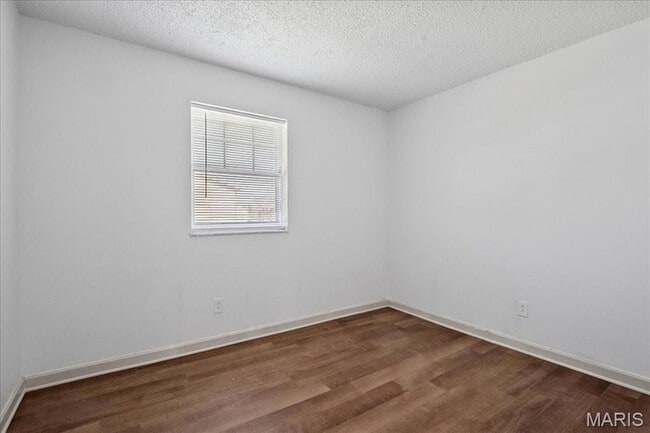 Building Photo - 807 Estate Dr