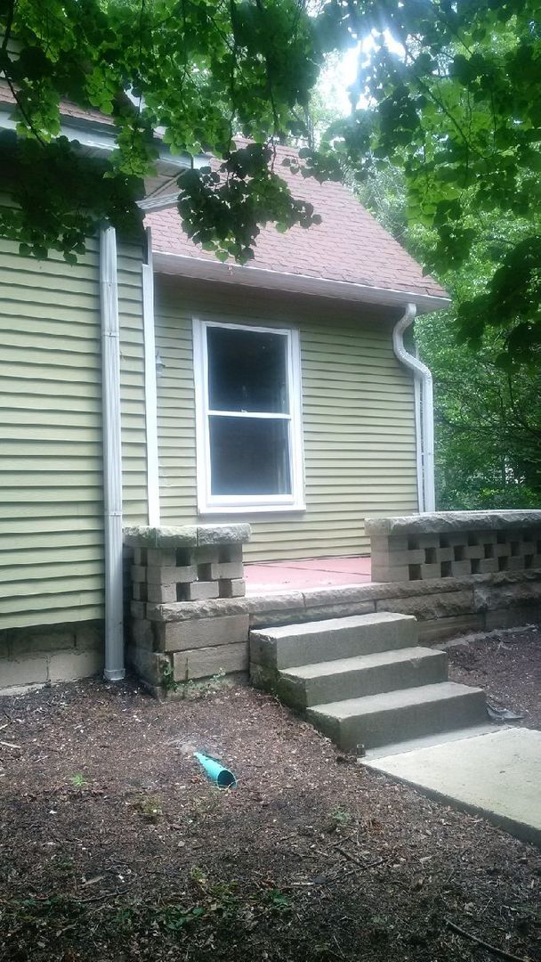Building Photo - 611 E University St