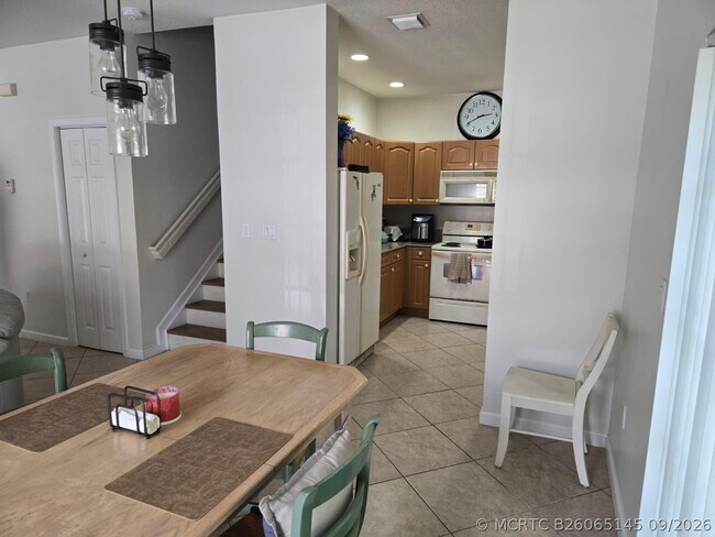 Building Photo - 4225 E Stonecreek Cir
