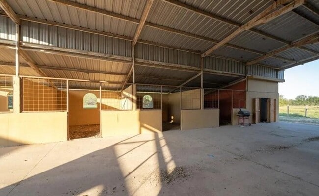 Building Photo - 10680 La Homa Rd