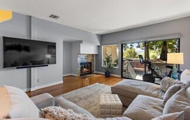 Building Photo - Gorgeous Two-Bedroom Condo with Golf Course Views in San Ramon!