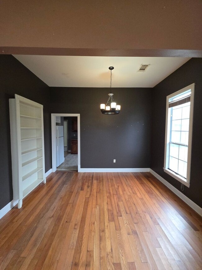 Building Photo - 217 W 7th St