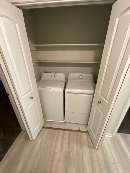 Washer/Dryer - 1319 Lemna Ave