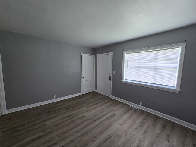 Building Photo - 602 Logan Ave