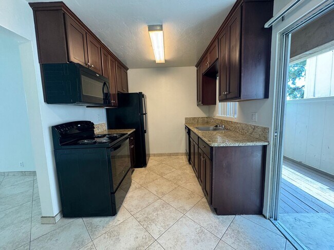 Building Photo - GREAT LOCATION! POINT LOMA 2BD/1.5BA TOWNH...