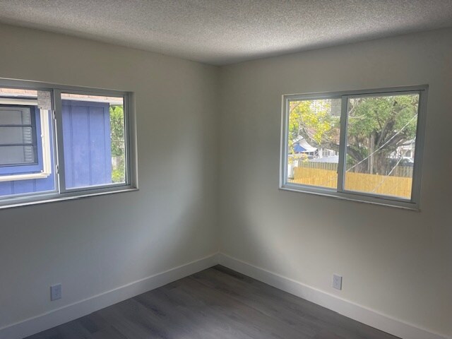 Building Photo - 622 SW 7th Ave