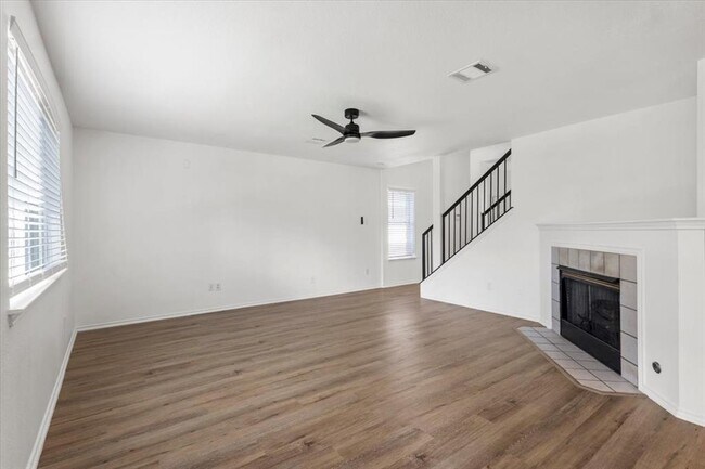 Building Photo - 2219 Ada Ln