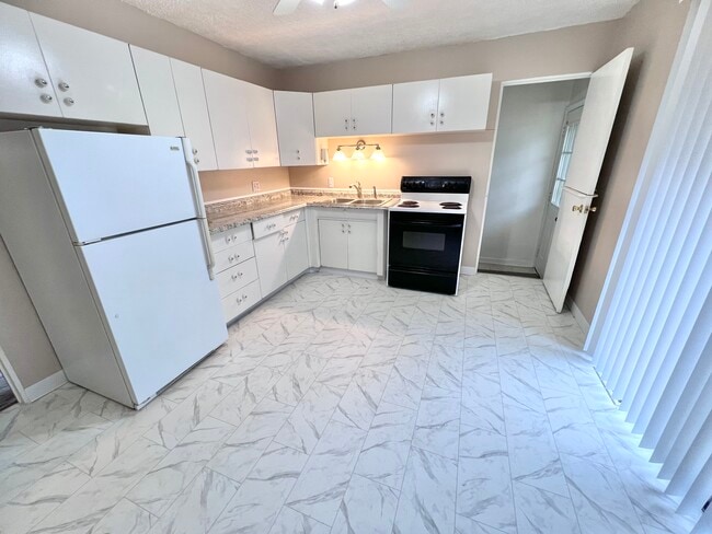 Building Photo - 3726 Christiansen Rd