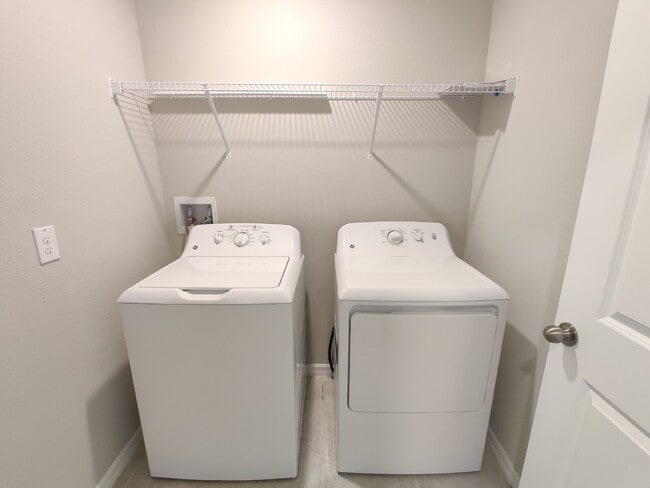 Building Photo - 7127 Samuel Ivy Dr