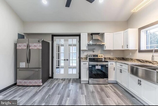 Building Photo - 259 Pinecrest Dr