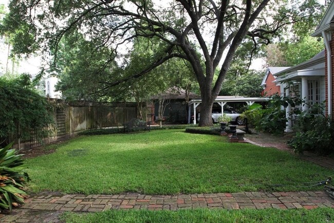 Building Photo - 5326 Mandell St