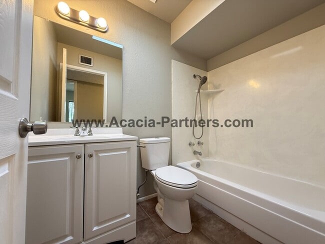 Building Photo - Four Bedroom Home Located in East Tucson Neighborhood