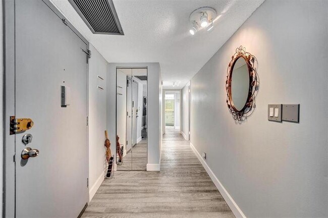 Building Photo - 100 Golden Isles Dr