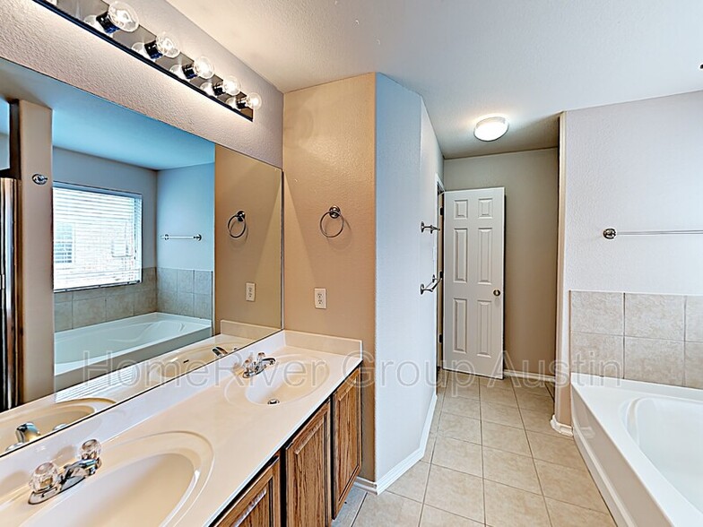 Building Photo - 119 Dove Song Dr
