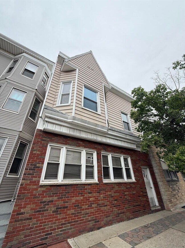 Building Photo - 303 Broadway-1A-1A
