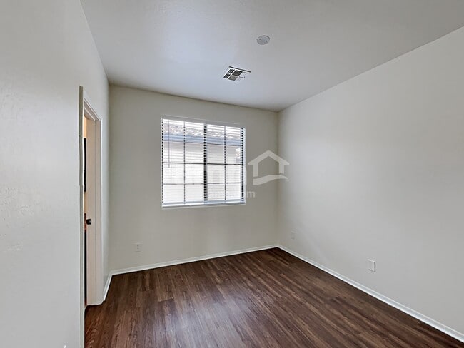Building Photo - 2357 W Sleepy Ranch Rd