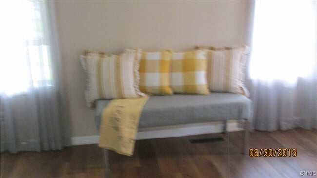 Building Photo - 418 Cross St