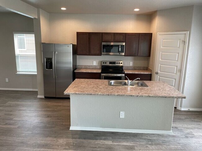 Building Photo - Prize-Winning Special! | $500 Move-In Credit + Beautiful 4-Bed, 2.5-Bath Home in Saint Hedwig