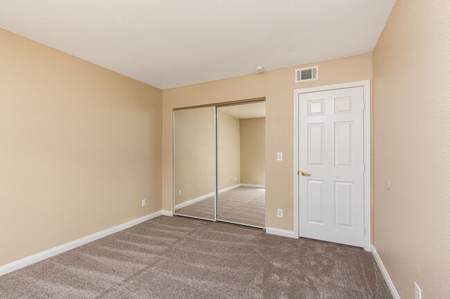 Building Photo - 2 bedroom in gated community with pool/spa...