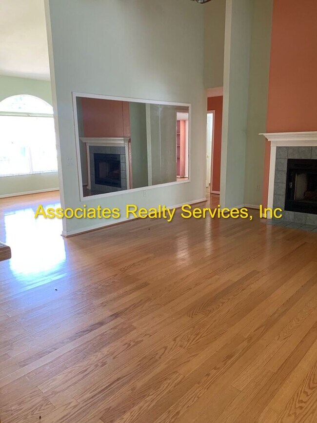 Building Photo - 10335 NW 13th Ln